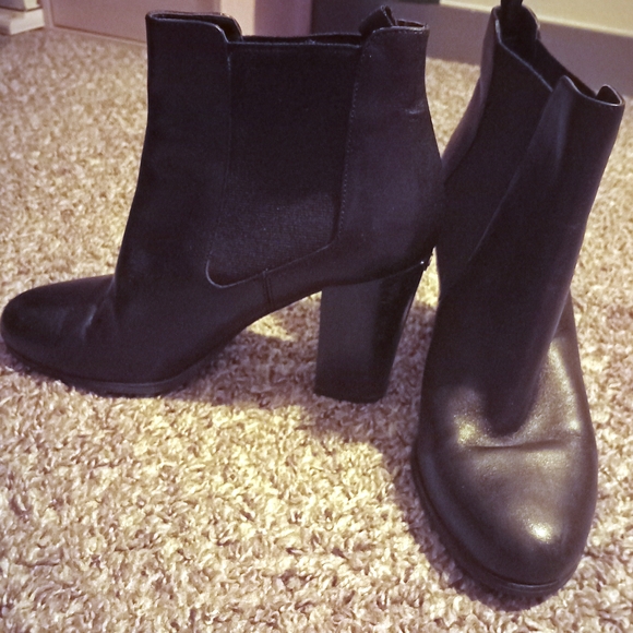 Michael Kors Black Heeled Boots - Picture 1 of 2